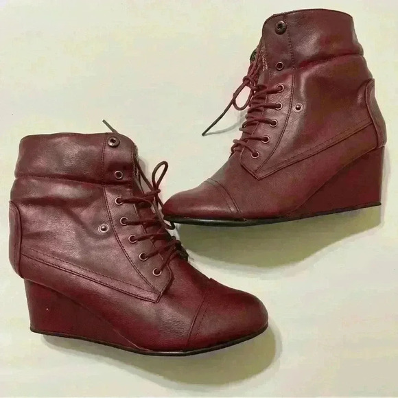 Twisted women’s Sweater knit wedge ankle boots size 9 burgundy - Picture 3 of 11